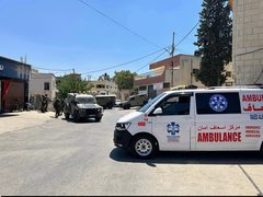 ٤ اصابات في هجوم المستوطنين على قرية دير ابو مشغل