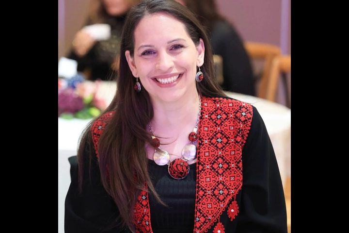 منظمة إيطالية تمنح منى أبو عمارة لقب "سفيرة 2026"