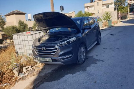 صور| آثار هجوم المستوطنين على ممتلكات ومنازل المواطنين في قرية جيت شرق قلقيلية