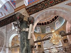 #صور | من أداء صلاة المغرب داخل المصلى القبلي في المسجد الأقصى المبارك.