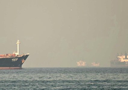 "معاريف": مخاوف أوروبية من تعطل موسم السياحة بسبب اضطرابات الملاحة في مضيق هرمز