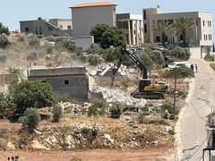 الاحتلال يهدم منازل ومبانٍ ومنشآت تجارية في برطعة الشرقية