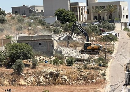 الاحتلال يهدم منازل ومبانٍ ومنشآت تجارية في برطعة الشرقية
