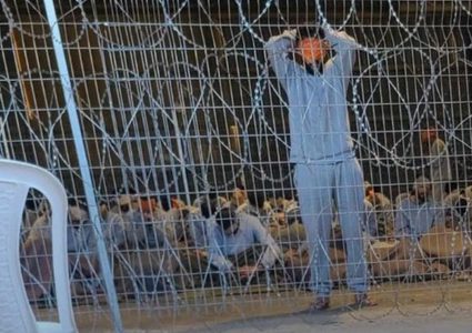 بالفيديو: وصول 15 أسيراً محرراً إلى مستشفى شهداء الأقصى في دير البلح - بالأسماء