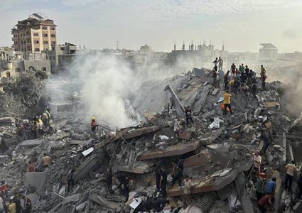 شهيد ومصابون في قصف الاحتلال محيط مدرسة بمخيم النصيرات