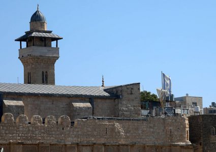 بلدية الخليل ولجنة الإعمار ترفضان قرارات الاحتلال السيطرة الكاملة على الحرم