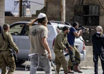 المستوطنون يقتحمون محيط منازل المواطنين في بروقين غرب سلفيت
