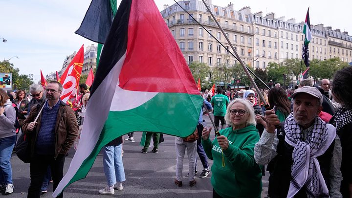 باريس تمنح "المواطنة الفخرية" للمدنيين والصحفيين الفلسطينيين