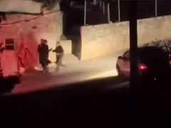 مستوطنون يهاجمون منزلا ويحطمون أربع مركبات في كفل حارس شمال سلفيت