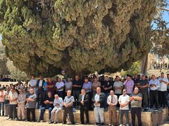 60 ألفا يؤدون صلاة الجمعة في المسجد الأقصى رغم إجراءات الاحتلال
