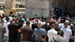 60 ألفا يؤدون صلاة الجمعة في المسجد الأقصى رغم إجراءات الاحتلال
