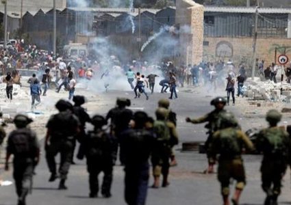 إصابات بالاختناق خلال قمع الاحتلال وقفة مناهضة للاستيطان غرب الخليل