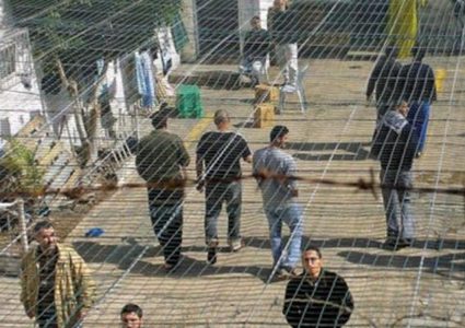 65 طالبا معتقلا في سجون الاحتلال يُحرمون من تقديم امتحانات الثانوية العامة