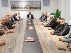 نائب الرئيس حسين الشيخ يستقبل رؤساء المجالس البلدية في دورا ودير سامت وبيت عوا