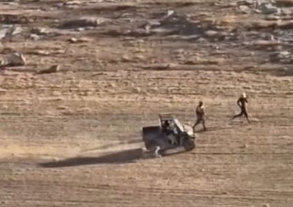 مستوطنون يهاجمون خربة “ادقيقة” وجنود الاحتلال يعتقلون ثلاثة مواطنين جنوب الخليل