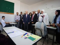 رئيس الوزراء يطلق امتحان الثانوية العامة من قريتي المغير وأبو فلاح