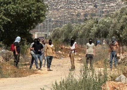 مستوطنون يهاجمون ترمسعيا وسنجل شمال شرق رام الله