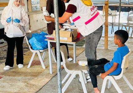 إصابة طفل إثر محاولة مستوطن دعسه قرب الخان الأحمر شرق القدس