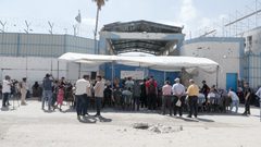 تظاهرة بغزة تنديدا بقرار فصل 70 موظفا من الأونروا والإعلان عن خطوات احتجاجية