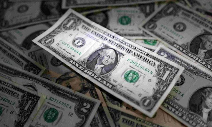 الدولار يستقر عقب الجولة الأولى من المحادثات الأمريكية الإيرانية