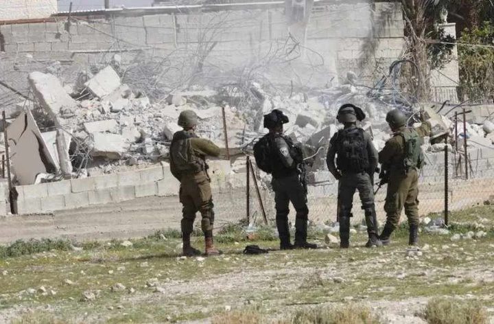 الاحتلال يهدم "بركسا" في منطقة "عش غراب" شرق بيت لحم