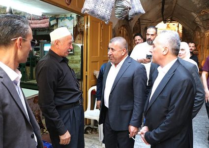 محافظ الخليل: أعمال لجنة الإعمار والترميم في البلدة القديمة تعزز صمود المواطنين
