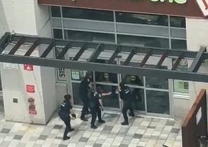 مقتل شرطي وإصابة اثنين في إطلاق نار قرب مركز يهودي بمونتريال الكندية