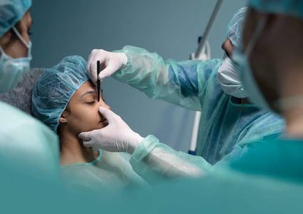 الجراحات التجميلية.. حاجة طبية أم هوس صنعته السوشال ميديا؟