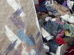 آثار تخريب محتويات منزل عائلة الشهيد نادر ريان بعد اقتحامه فجر اليوم بمدينة نابلس.