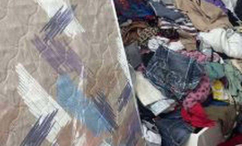 آثار تخريب محتويات منزل عائلة الشهيد نادر ريان بعد اقتحامه فجر اليوم بمدينة نابلس.