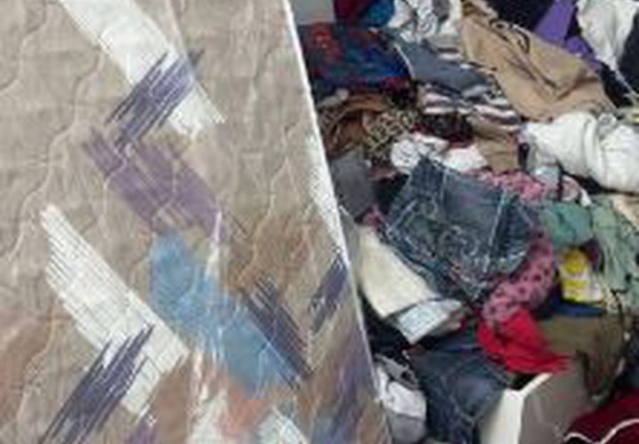 آثار تخريب محتويات منزل عائلة الشهيد نادر ريان بعد اقتحامه فجر اليوم بمدينة نابلس.
