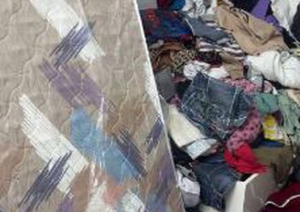 آثار تخريب محتويات منزل عائلة الشهيد نادر ريان بعد اقتحامه فجر اليوم بمدينة نابلس.