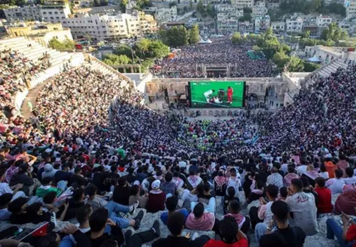 وفاة مشجع وإصابة 8 آخرين إثر تدافع خلال متابعة مباراة الأردن والجزائر في عمّان
