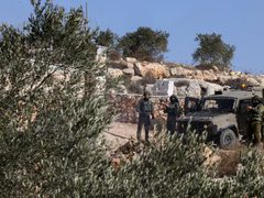 اعتقالات بالضفة واعتداءات للمستوطنين تطال ممتلكات وأراضي فلسطينية