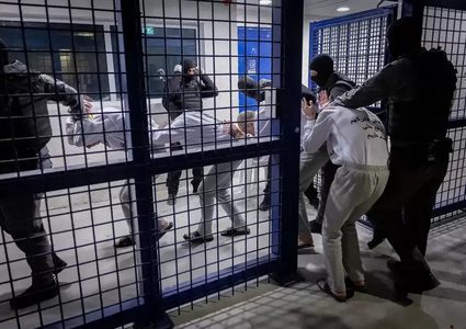 إعلام الأسرى: الاحتلال يستخدم التجويع لانتزاع اعترافات من المعتقلين