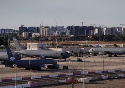 قناة عبرية: واشنطن تبدأ تقليص طائرات التزود بالوقود في مطار "بن غوريون"