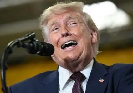 ترامب: طهران أبلغتنا بعدم فرض رسوم على السفن العابرة لمضيق هرمز