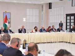 الشيخ يطلع السفراء المعتمدين على آخر المستجدات السياسية والإنسانية