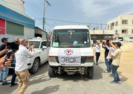 الاحتلال يفرج عن 13 أسيراً من قطاع غزة