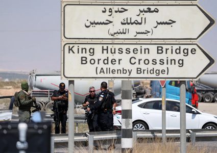 اتفاق على تشكيل لجنة فلسطينية - أردنية لتذليل العقبات على معبر الكرامة