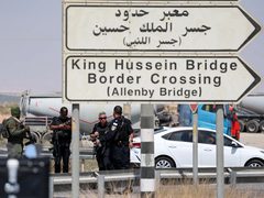اتفاق على تشكيل لجنة فلسطينية - أردنية لتذليل العقبات على معبر الكرامة