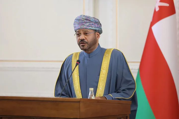 عُمان: الترتيبات المتعلقة بهرمز لا تشمل فرض "أي رسوم للعبور"