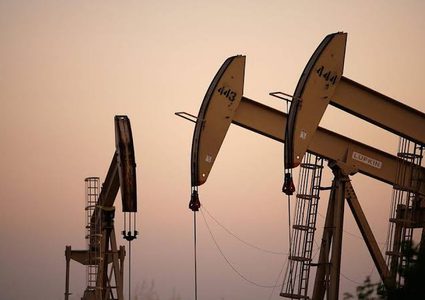 النفط يهبط إلى مستويات ما قبل الحرب مع انحسار مخاوف الإمدادات