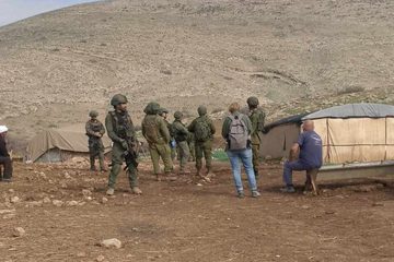 مصابان أحدهما صحفي باعتداء الاحتلال عليهما في الأغوار الشمالية