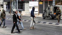 مستوطنون يهاجمون تجمع “التبنة” البدوي شرق القدس