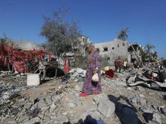 إصابات جراء قصف الاحتلال خيمة للنازحين غرب مدينة غزة
