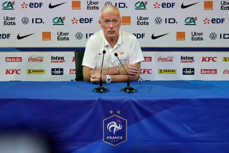 ديشان يعود إلى معسكر منتخب فرنسا في مونديال 2026 بعد وفاة والدته