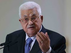 الرئيس يحذر من استهداف الاحتلال لكنائس القدس بفرض ضريبة "الأرنونا"