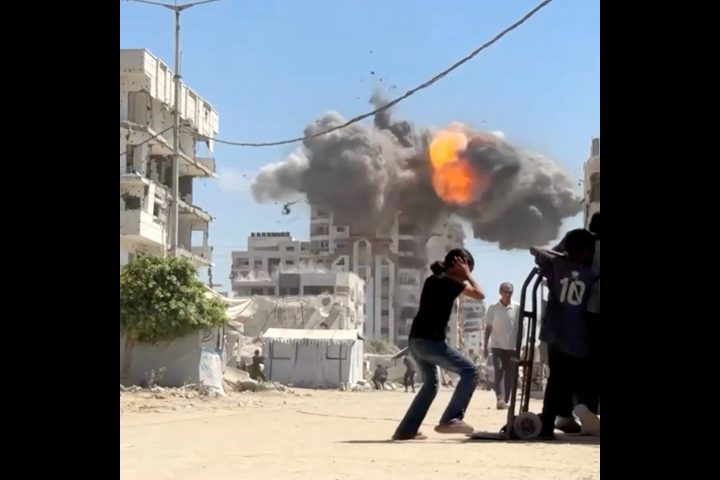 10 إصابات إحداها خطيرة بغارة إسرائيلية غربي مدينة غزة