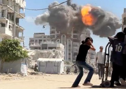 10 إصابات إحداها خطيرة بغارة إسرائيلية غربي مدينة غزة